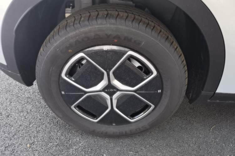 Used AION UT 2026 Model 320 Starlight Edition Right Rear Wheel Hub