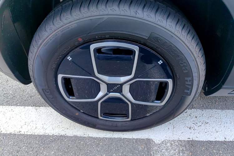 Used AION UT 2026 Model 320 Starlight Edition Right Rear Wheel Hub