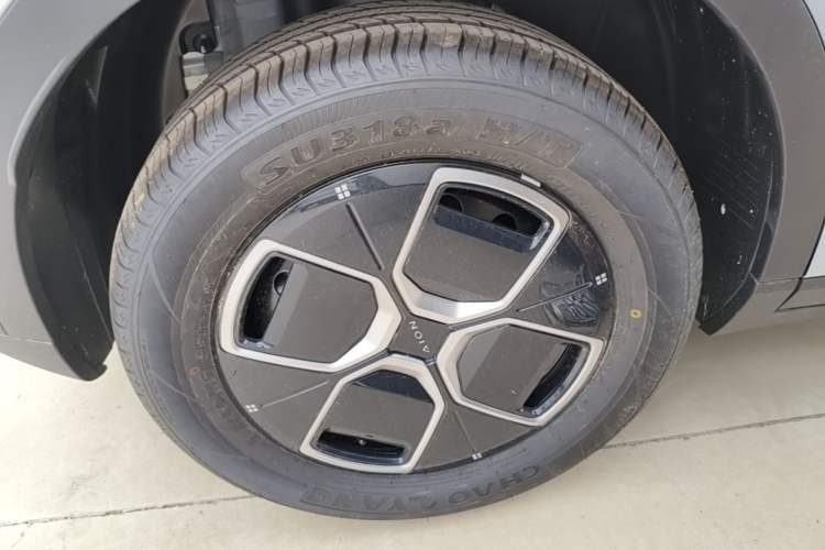 Used AION UT 2026 Model 320 Starlight Edition Right Rear Wheel Hub