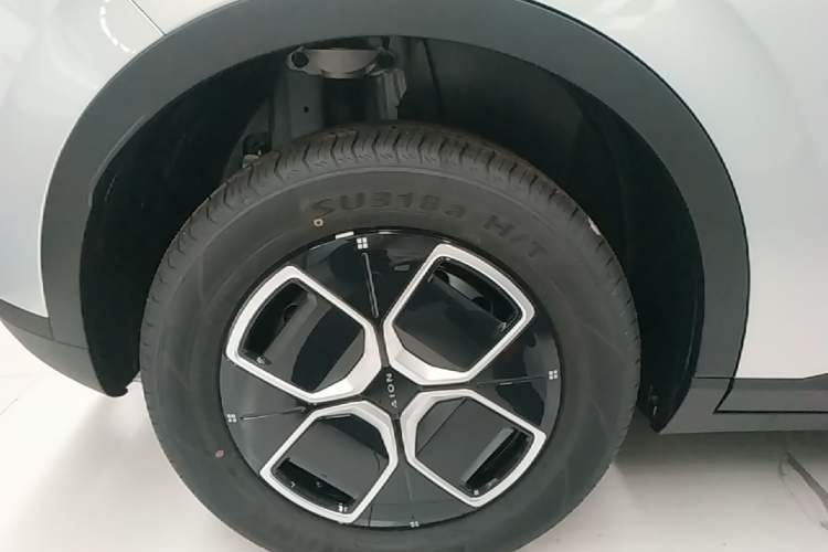 Used AION UT 2026 Model 320 Starlight Edition Right Rear Wheel Hub