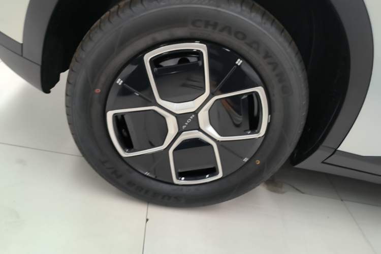 Used AION UT 2026 Model 320 Starlight Edition Right Rear Wheel Hub