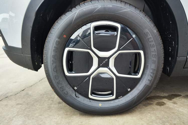 Used AION UT 2026 Model 320 Starlight Edition Right Rear Wheel Hub