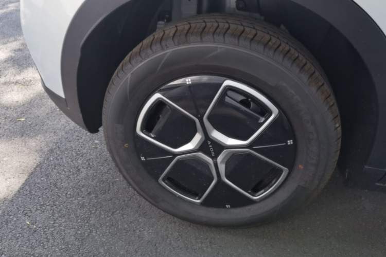 Used AION UT 2026 Model 320 Starlight Edition Right Rear Wheel Hub
