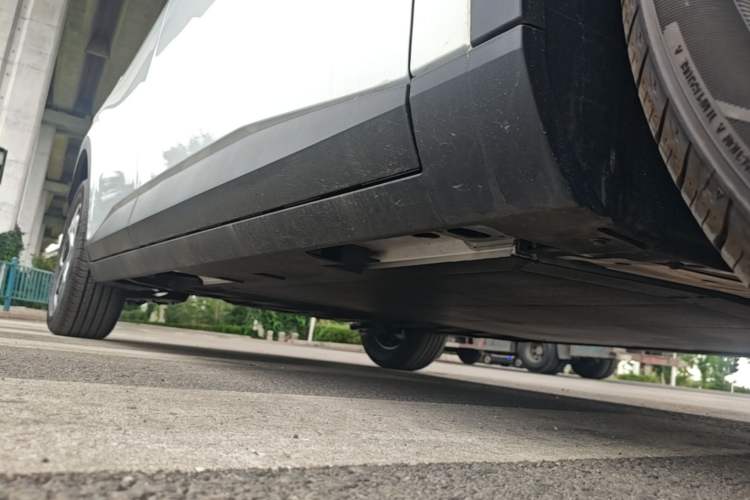 Used AION UT 2026 Model 320 Starlight Edition Right Side Sill