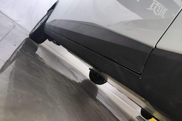 Used AION UT 2026 420 Ultra-Charge Edition Right Side Sill