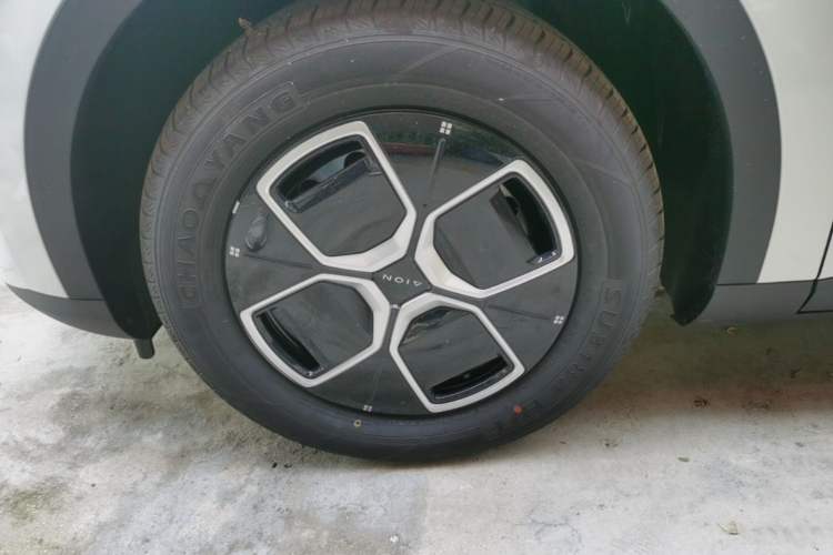 Used AION UT 2026 Model 320 Starlight Edition Left Front Wheel Hub