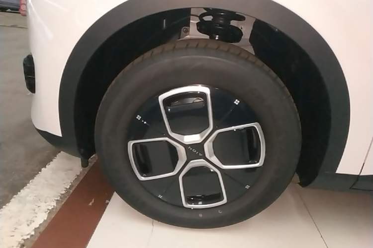 Used AION UT 2026 Model 320 Starlight Edition Left Front Wheel Hub