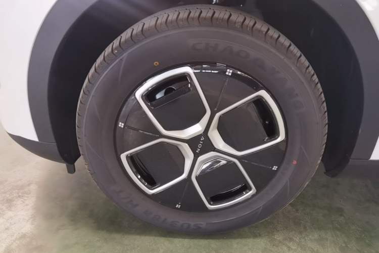 Used AION UT 2026 Model 320 Starlight Edition Left Front Wheel Hub