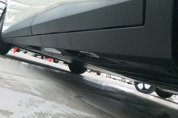 Used AION UT 2026 Model 320 Starlight Edition Left Side Sill