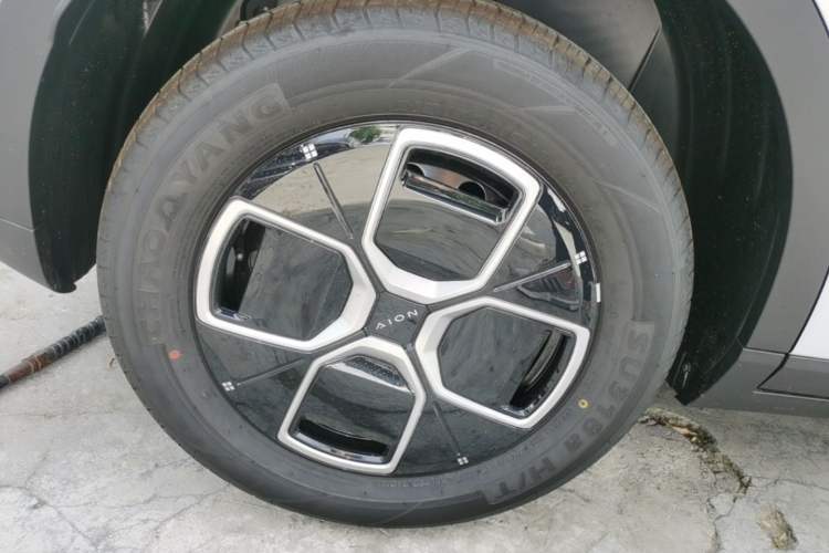Used AION UT 2026 Model 320 Starlight Edition Right Rear Wheel Hub