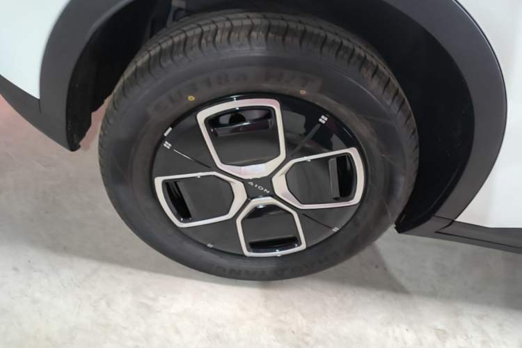 Used AION UT 2026 Model 320 Starlight Edition Right Rear Wheel Hub
