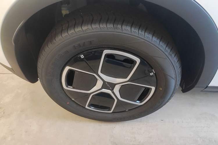 Used AION UT 2026 Model 320 Starlight Edition Right Rear Wheel Hub