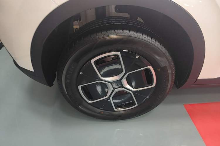 Used AION UT 2026 Model 320 Starlight Edition Right Rear Wheel Hub