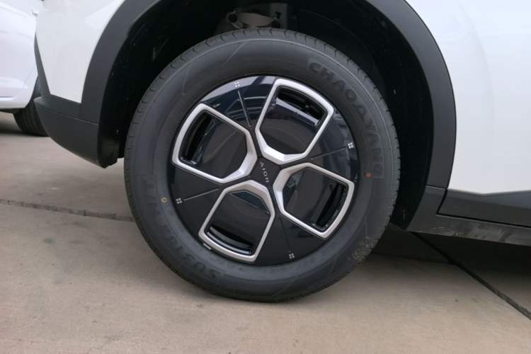 Used AION UT 2026 Model 320 Starlight Edition Right Rear Wheel Hub