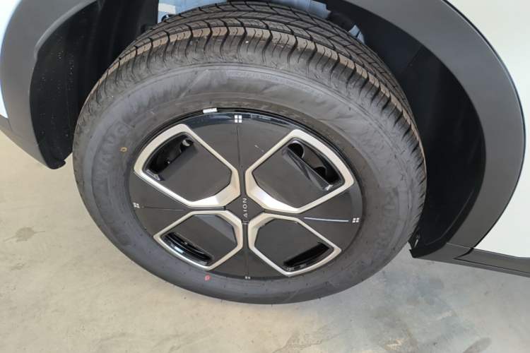 Used AION UT 2026 Model 320 Starlight Edition Right Rear Wheel Hub