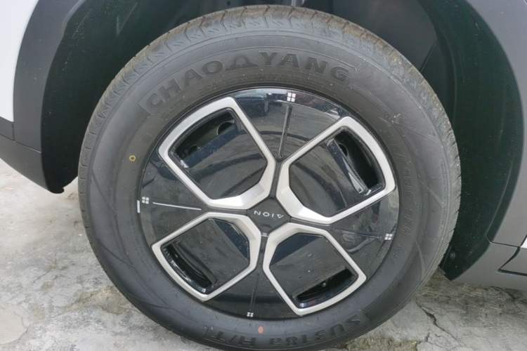 Used AION UT 2026 Model 320 Starlight Edition Right Rear Wheel Hub