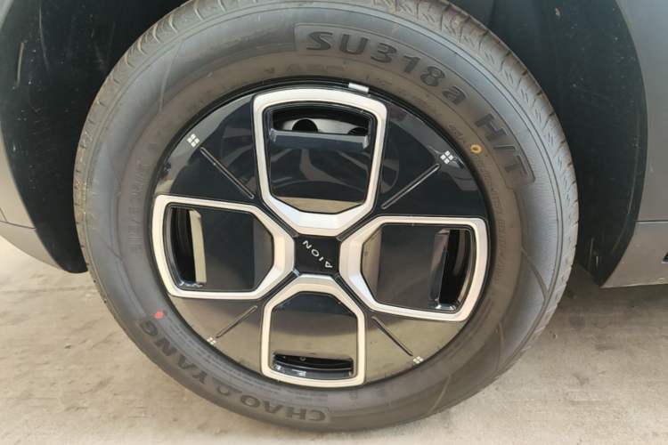 Used AION UT 2026 Model 320 Starlight Edition Right Rear Wheel Hub