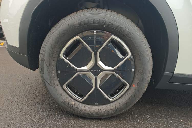Used AION UT 2026 Model 320 Starlight Edition Right Rear Wheel Hub