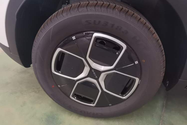 Used AION UT 2026 Model 320 Starlight Edition Right Rear Wheel Hub