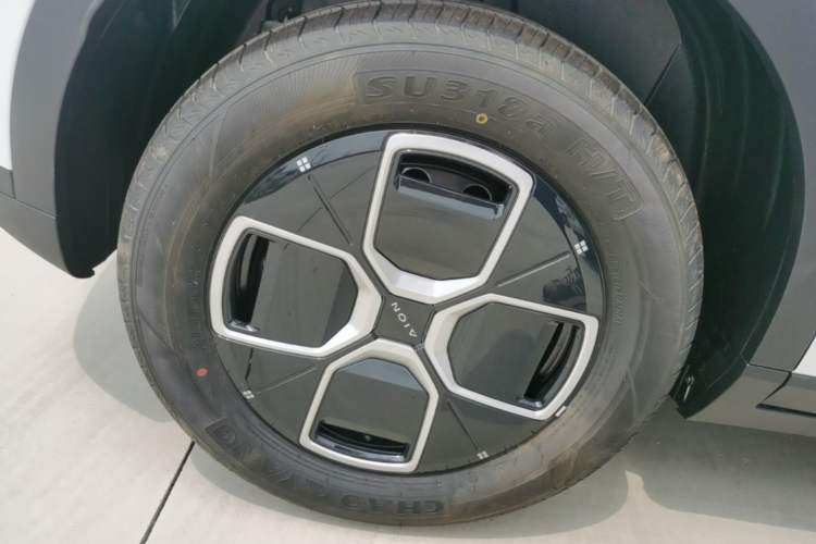 Used AION UT 2026 Model 320 Starlight Edition Right Rear Wheel Hub