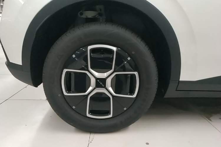 Used AION UT 2026 Model 320 Starlight Edition Right Rear Wheel Hub