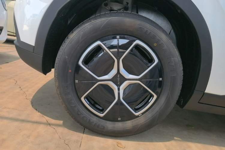 Used AION UT 2026 Model 320 Starlight Edition Right Rear Wheel Hub