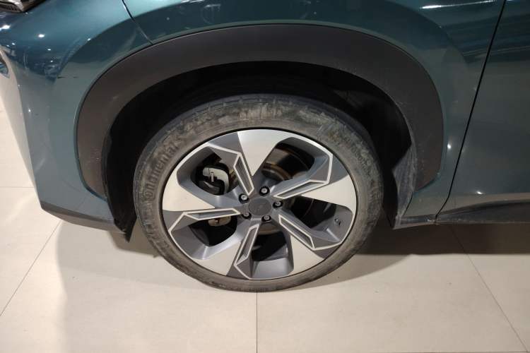 Used AION V 2023 Plus 80 Smart Enjoyment Seven-Seater Edition Ternary Lithium Left Front Wheel Hub