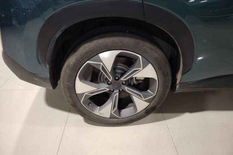 Used AION V 2023 Plus 80 Smart Enjoyment Seven-Seater Edition Ternary Lithium Right Rear Wheel Hub