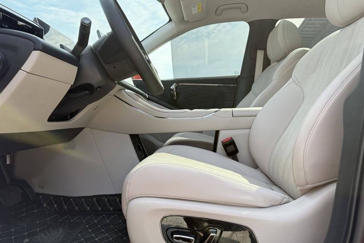 Used AION V 2024 Aion Tyrannosaurus 650 LiDAR Edition Interior 3