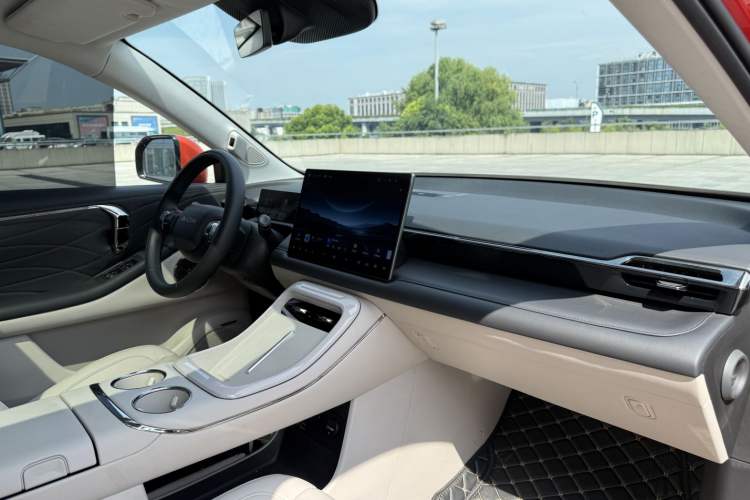 Used AION V 2024 Aion Tyrannosaurus 650 LiDAR Edition Interior 6