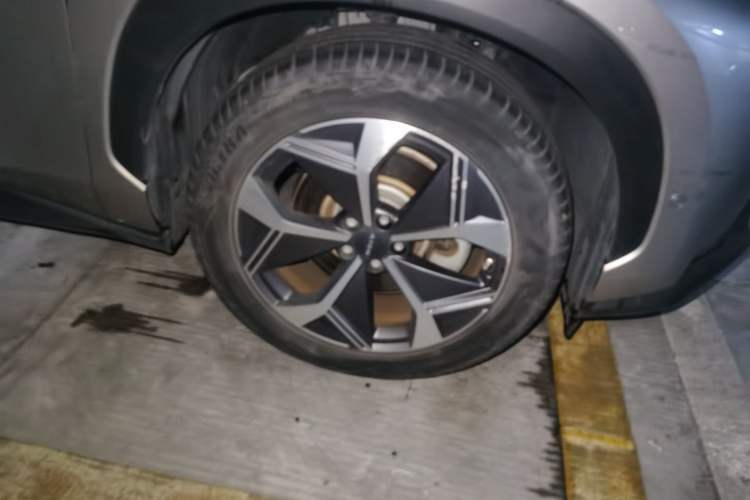 Used AION V 2020 70 Smart Technology Edition Right Front Wheel Hub