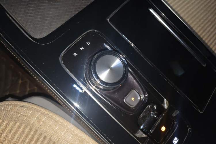 Used AION V 2020 70 PLUS Smart Edition Gear Lever