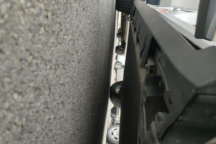 Used AION V 2020 70 Driving Premium Edition Right Side Sill