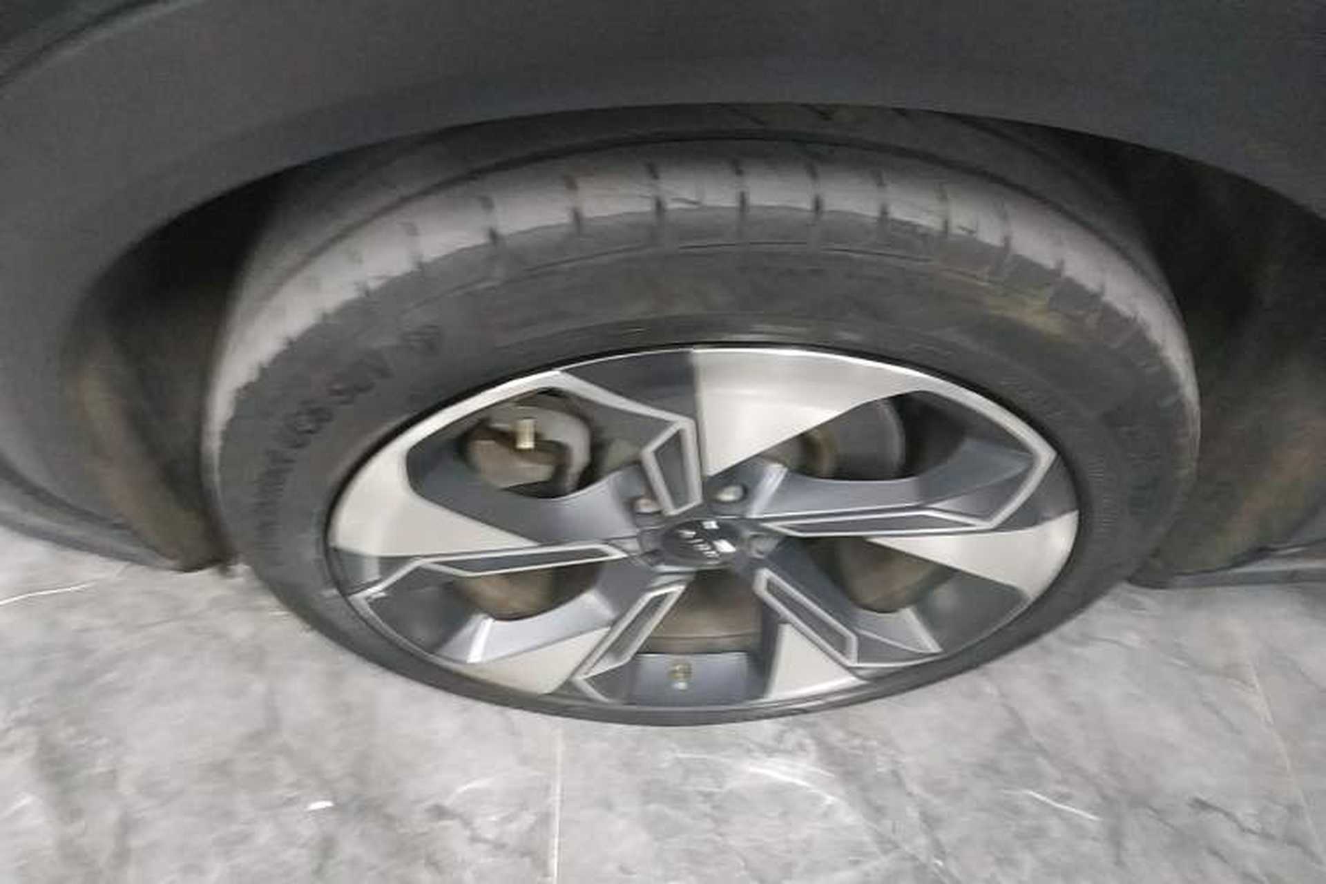 Used AION V 2021 Evolution Edition 70 Smart Tech Version Left Front Wheel Hub