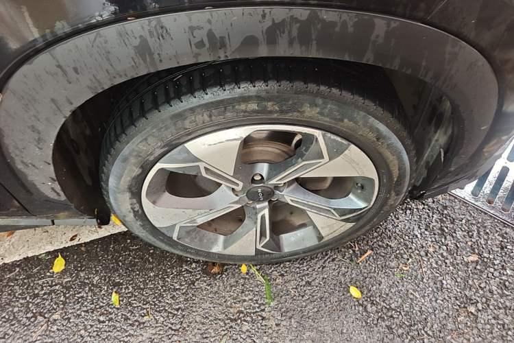Used AION V 2021 Evolutionary Version 80 Intelligent Leading Edition Right Front Wheel Hub