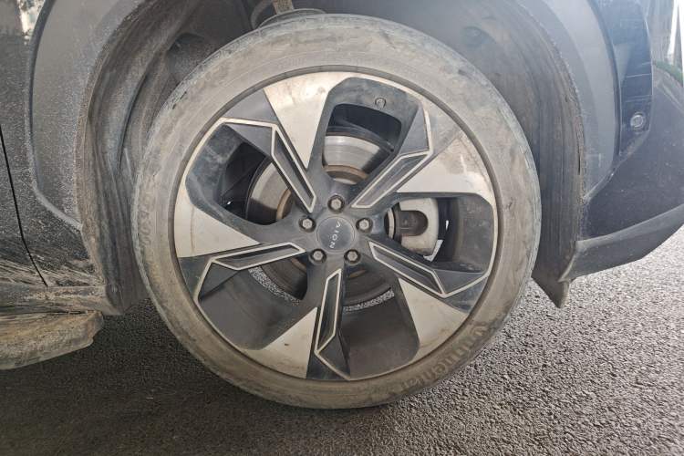 Used AION V 2021 Plus 80 Smart Technology Edition Ternary Lithium Right Front Wheel Hub