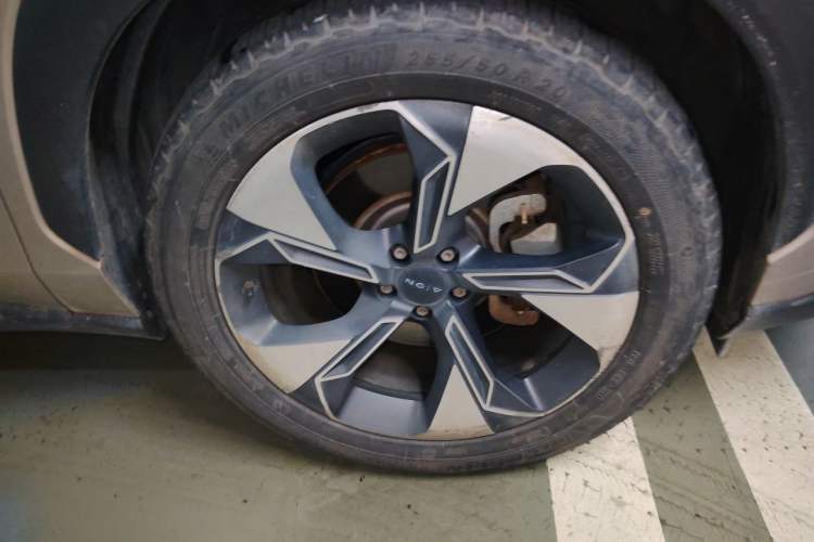 Used AION V 2021 Plus 80 Smart Technology Edition Ternary Lithium Right Front Wheel Hub