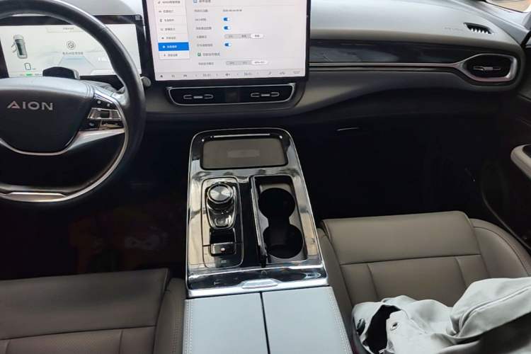 Used AION V 2021 Plus 80 Pilot Intelligent Driving Edition Ternary Lithium Audio And AC Panel