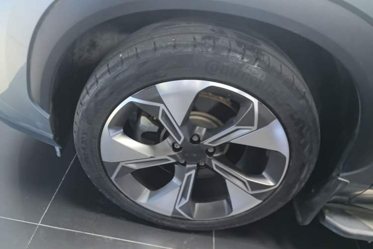 Used AION V 2021 Plus 80 Smart Technology Edition Ternary Lithium Left Front Wheel Hub
