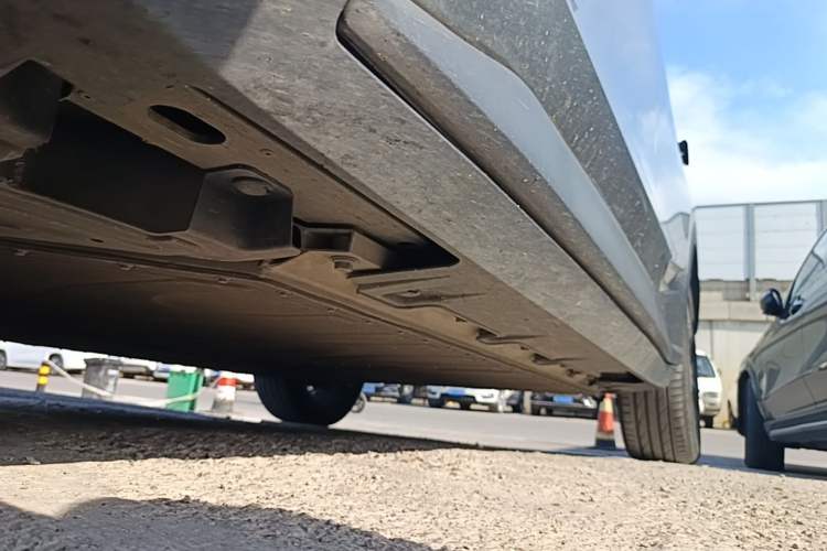 Used AION V 2021 Plus 70 Smart Edition Lithium Iron Phosphate Left Side Sill