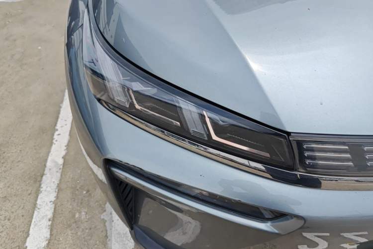 Used AION V 2021 Evolution Edition 70 Intelligent Leading Edition Right Front Headlight