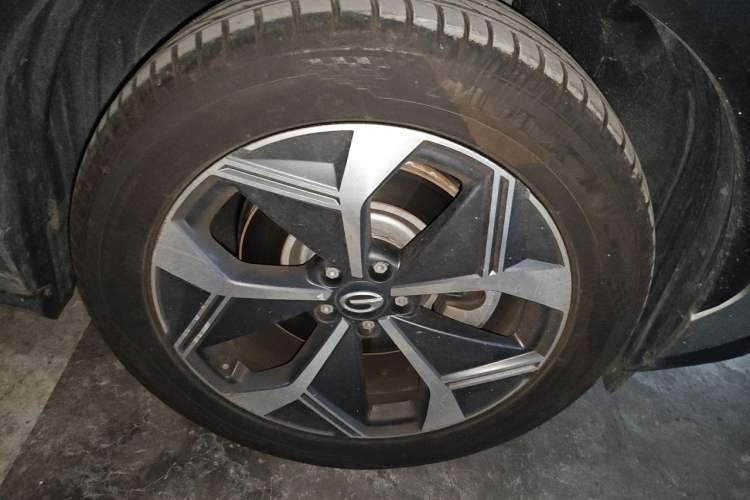 Used AION V 2021 Evolution Edition 70 Smart Tech Version Right Front Wheel Hub
