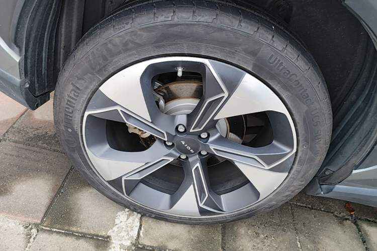 Used AION V 2021 Plus 80 Smart Edition Ternary Lithium Right Rear Wheel Hub