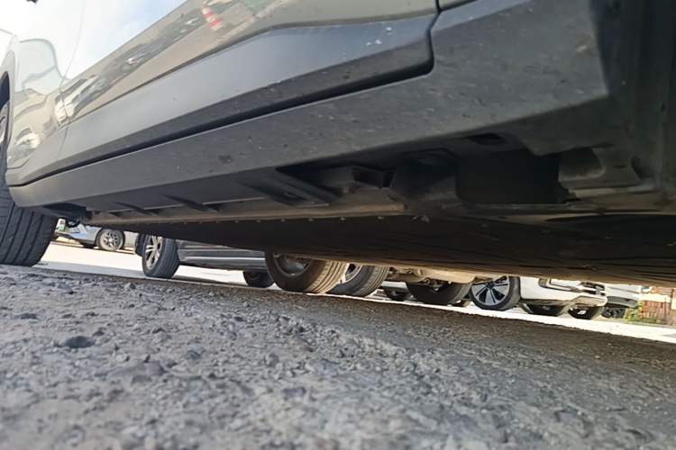 Used AION V 2021 Plus 70 Smart Edition Lithium Iron Phosphate Right Side Sill