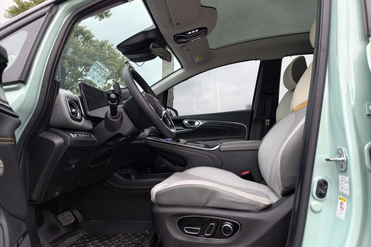 Used AION V 2021 Plus 70 Smart Edition Lithium Iron Phosphate Interior 2