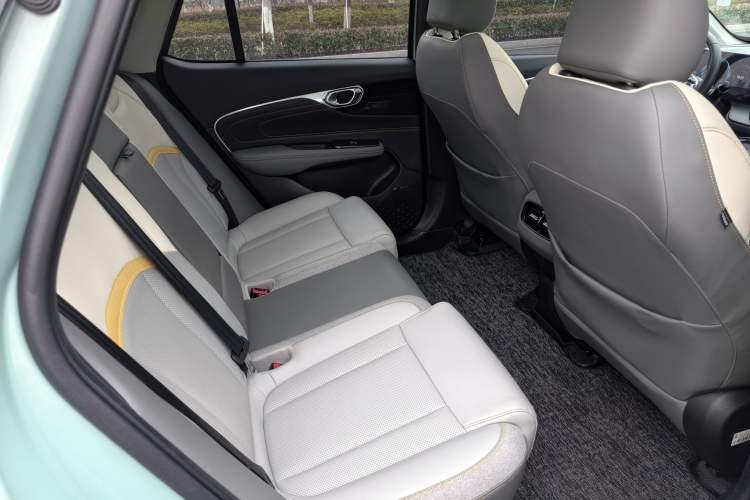 Used AION V 2021 Plus 70 Smart Edition Lithium Iron Phosphate Interior 3