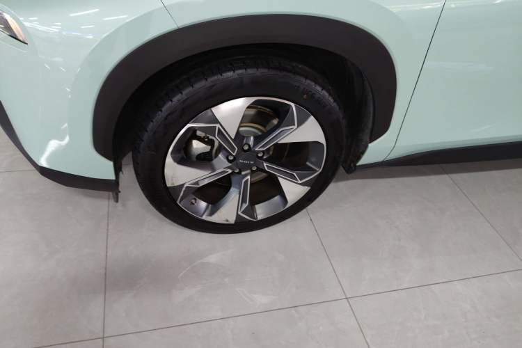 Used AION V 2021 Plus 80 Smart Technology Edition Ternary Lithium Left Front Wheel Hub