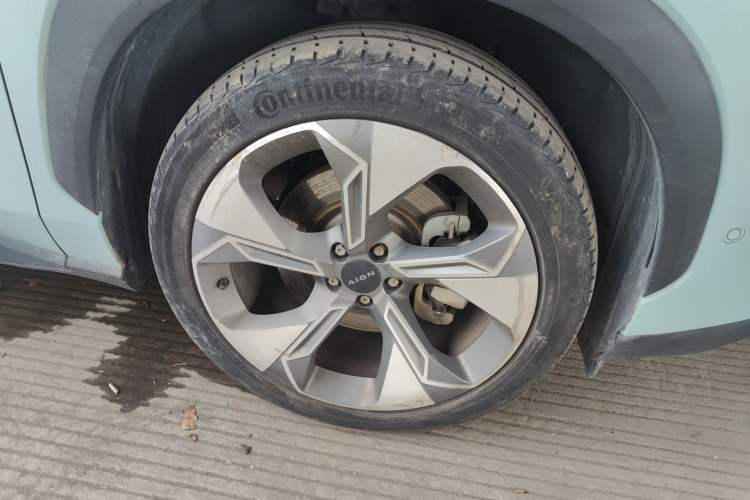 Used AION V 2021 Plus 80 Smart Technology Edition Ternary Lithium Right Front Wheel Hub