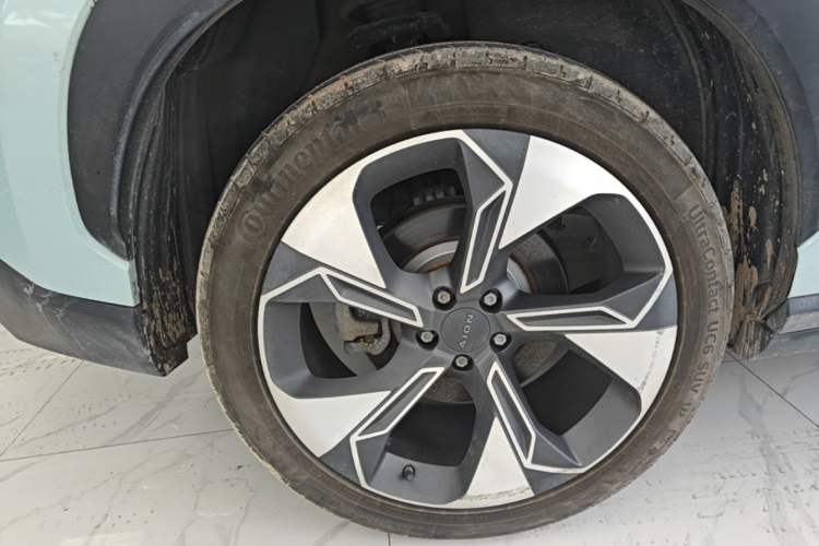 Used AION V 2021 Plus 80 Smart Technology Edition Ternary Lithium Right Rear Wheel Hub