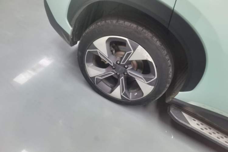 Used AION V 2021 Plus 80 Smart Technology Edition Ternary Lithium Right Rear Wheel Hub